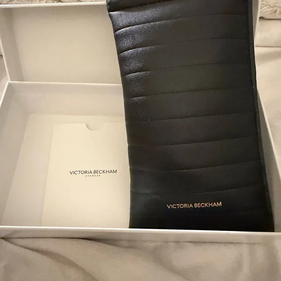 Victoria Beckham NWT Aviator Sunglasses - Picture 3 of 8